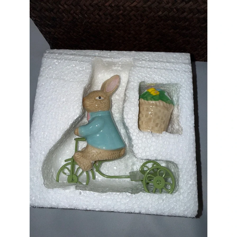 Cracker Barrel Easter Bunny on Tricycle Salt and Pepper Shaker Set with‎ Holder
